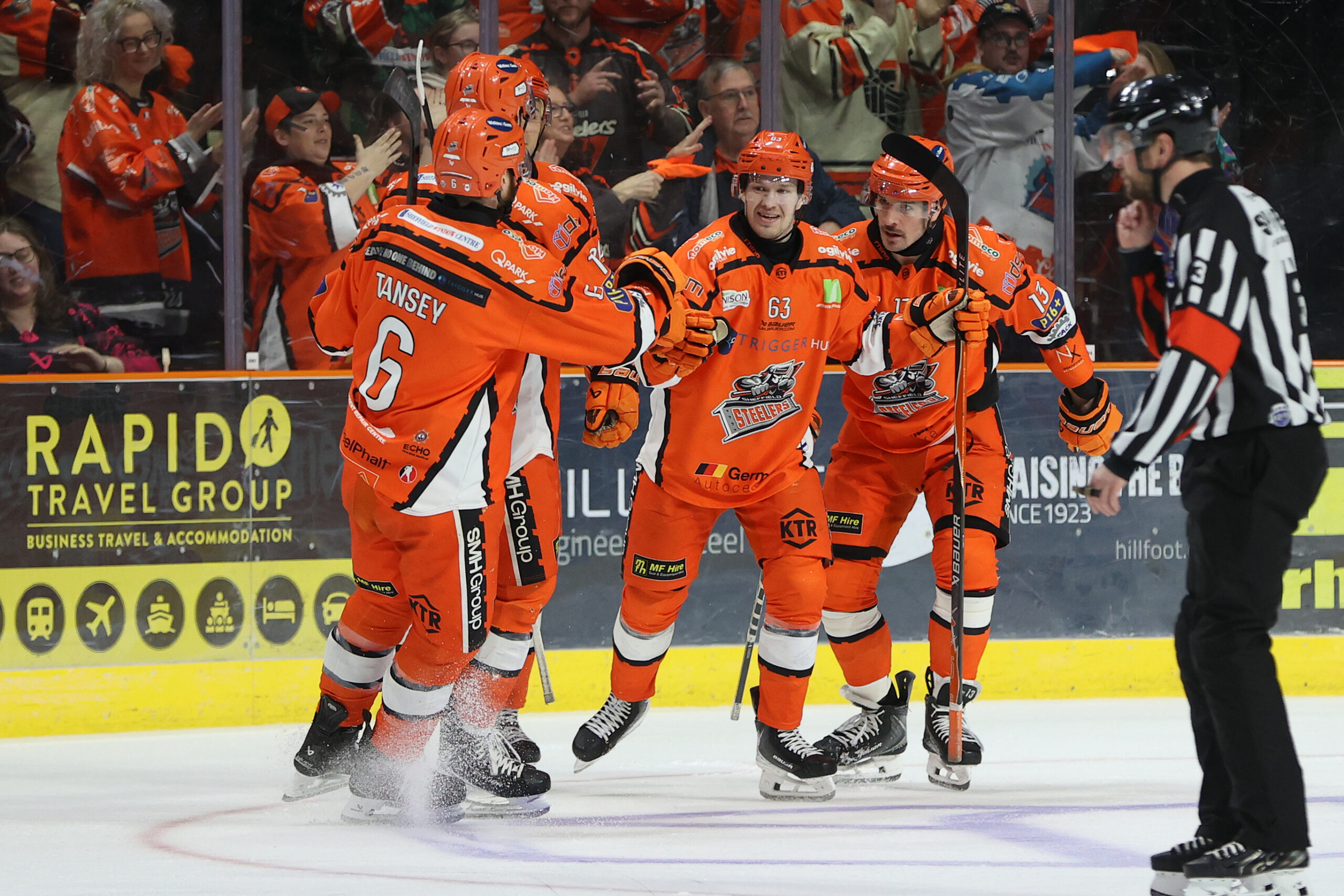 Sheffield Steelers players celebrating on the ice